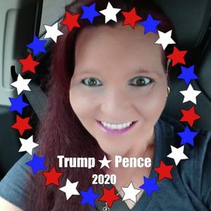 Meet your Posher, Lora